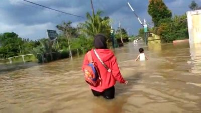 2 Hari Terendam Banjir, Begini Nasib Pilu Warga Perumahan Al Ghony Talang Kelapa Berharap Bantuan