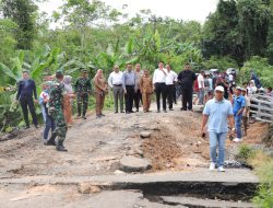 Dapat Laporan soal Jalan Putus masih Dilewati Truk Bertonase Berat, Bupati Ogan Ilir Langsung Tinjau Lokasi