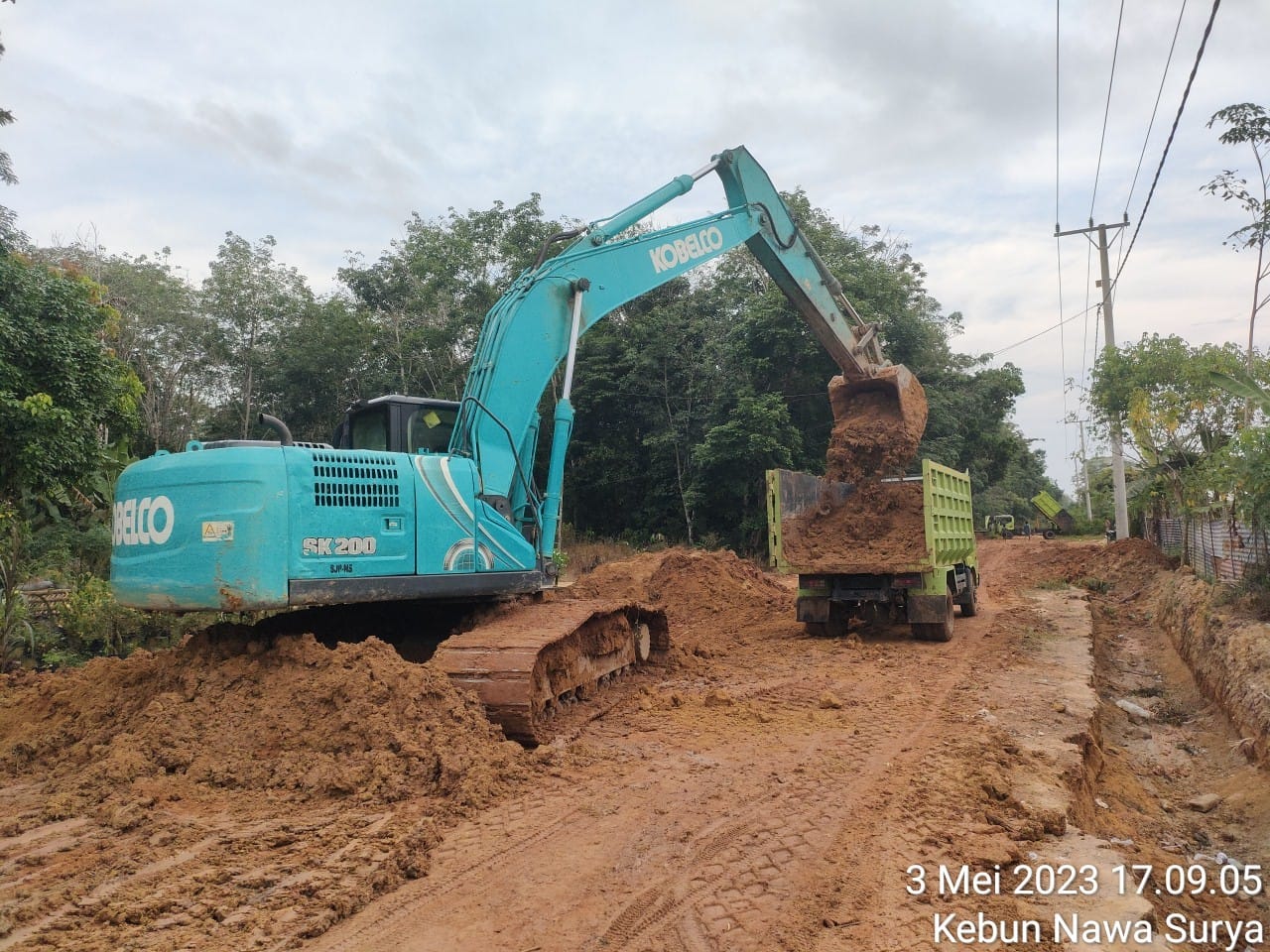 Proses perbaikan salah satu ruas jalan di kabupaten OKI