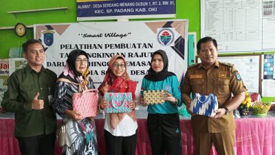 Tas Cangkingan Rajut, Buah Tangan Khas Desa Serdang Menang OKI Hasil Pelatihan RKDD Program Desa Cerdas Kemendes 2023