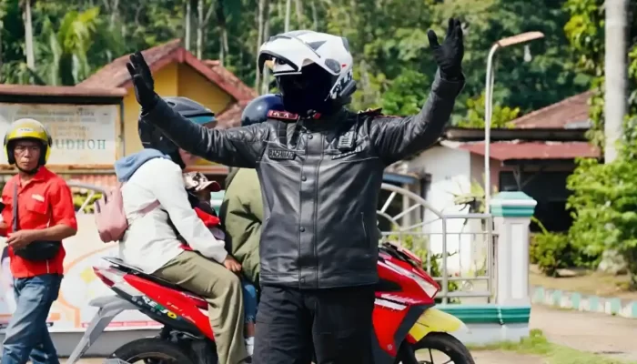 Kapolda Sumsel Turun Tangan Urai Kemacetan di Jalur Mudik Betung-Palembang