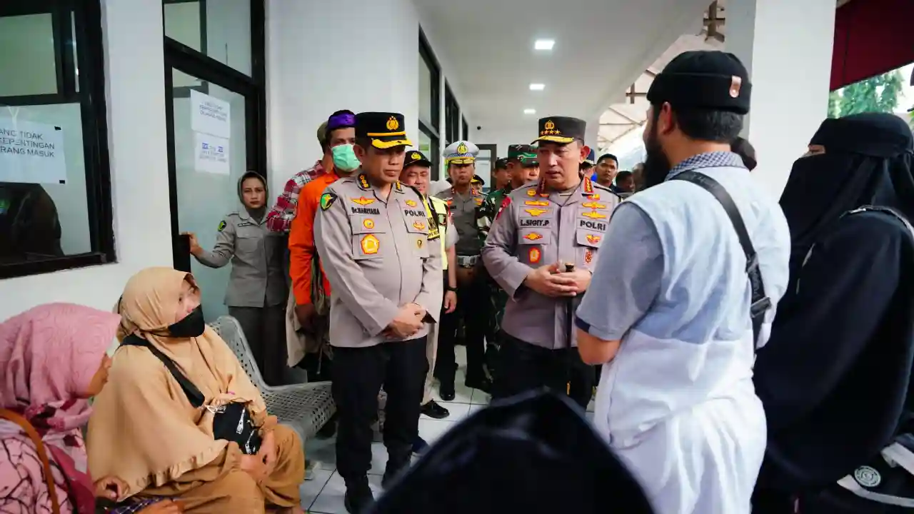 Kapolri Pastikan Pelayanan Terbaik untuk Keluarga Korban Kecelakaan Tol Jakarta-Cikampek
