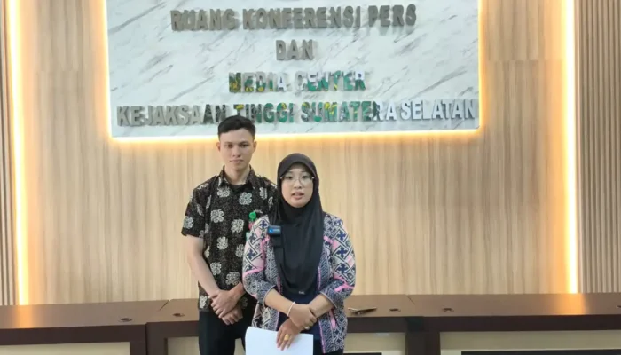 Kepala Seksi Penerangan Hukum Kejati Sumsel, Vanny Yulia Eka Sari saat memberikan keterangan pers terkait penahanan oknum notaris di Palembang.