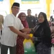 Pj. Bupati OKI Salurkan 550 Paket Sedekah ASN untuk Kaum Dhuafa