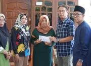 Pj. Bupati OKI Sambangi dan Beri Bantuan Korban Kebakaran di Pedamaran