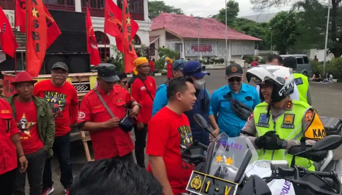 Kapolda Sumsel Sampaikan Selamat dan Pesan Inspiratif kepada Buruh di Hari Buruh Internasional