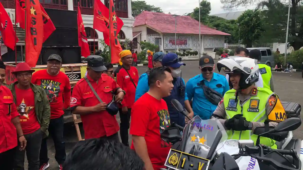 Kapolda Sumsel Sampaikan Selamat dan Pesan Inspiratif kepada Buruh di Hari Buruh Internasional