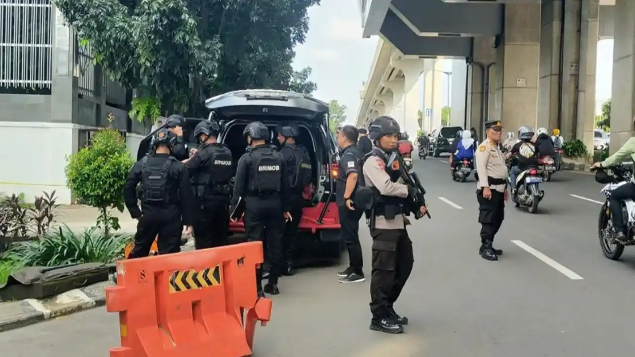 Palembang Geger! Tas Mencurigakan Ditemukan di Bawah LRT, Tim Gegana Turun Tangan