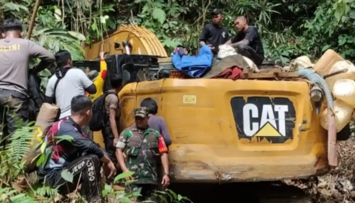 Penertiban PETI di Hutan Bungo, Polda Jambi Lumpuhkan Ekskavator Usai Jalan Kaki 5 Jam