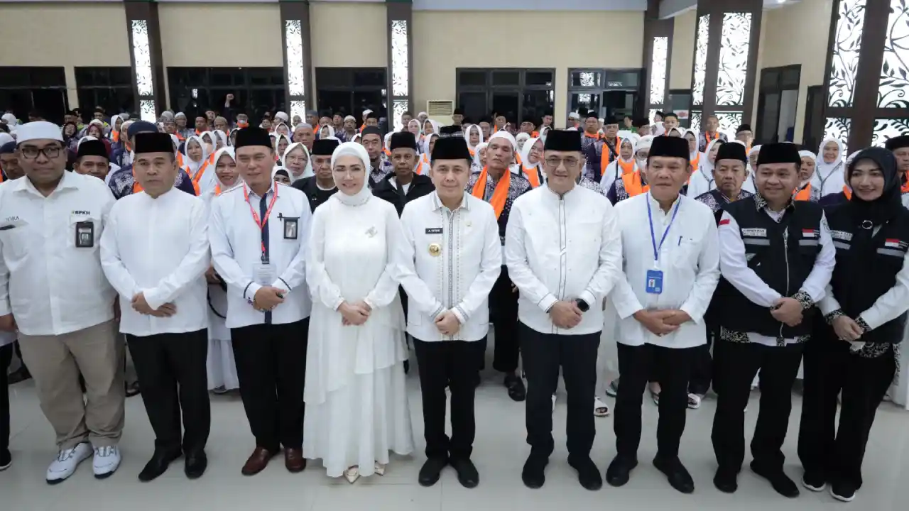 Pj Gubernur Sumsel Lepas Kloter Pertama Jemaah Haji Embarkasi Palembang, Harap Semua Jadi Haji Mabrur