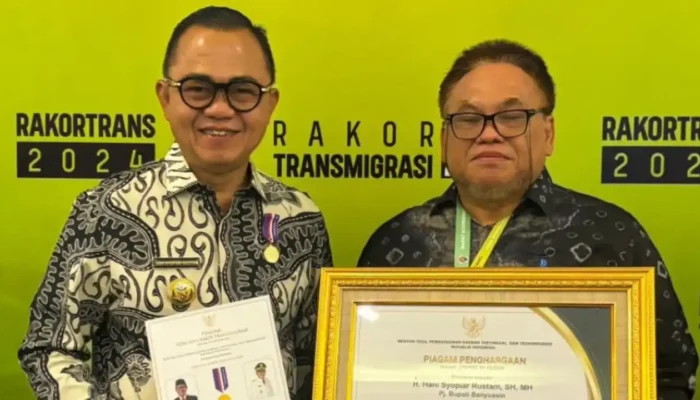 Pj. Bupati Banyuasin Raih Penghargaan atas Percepatan Sertifikat Hak Milik Transmigran