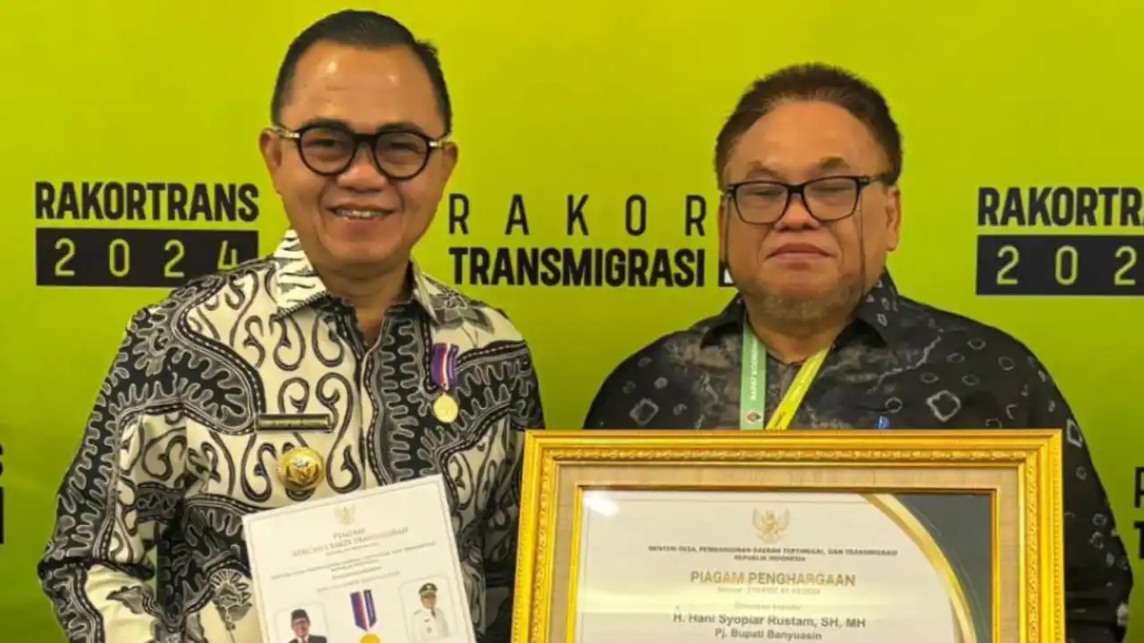 Pj. Bupati Banyuasin Raih Penghargaan atas Percepatan Sertifikat Hak Milik Transmigran