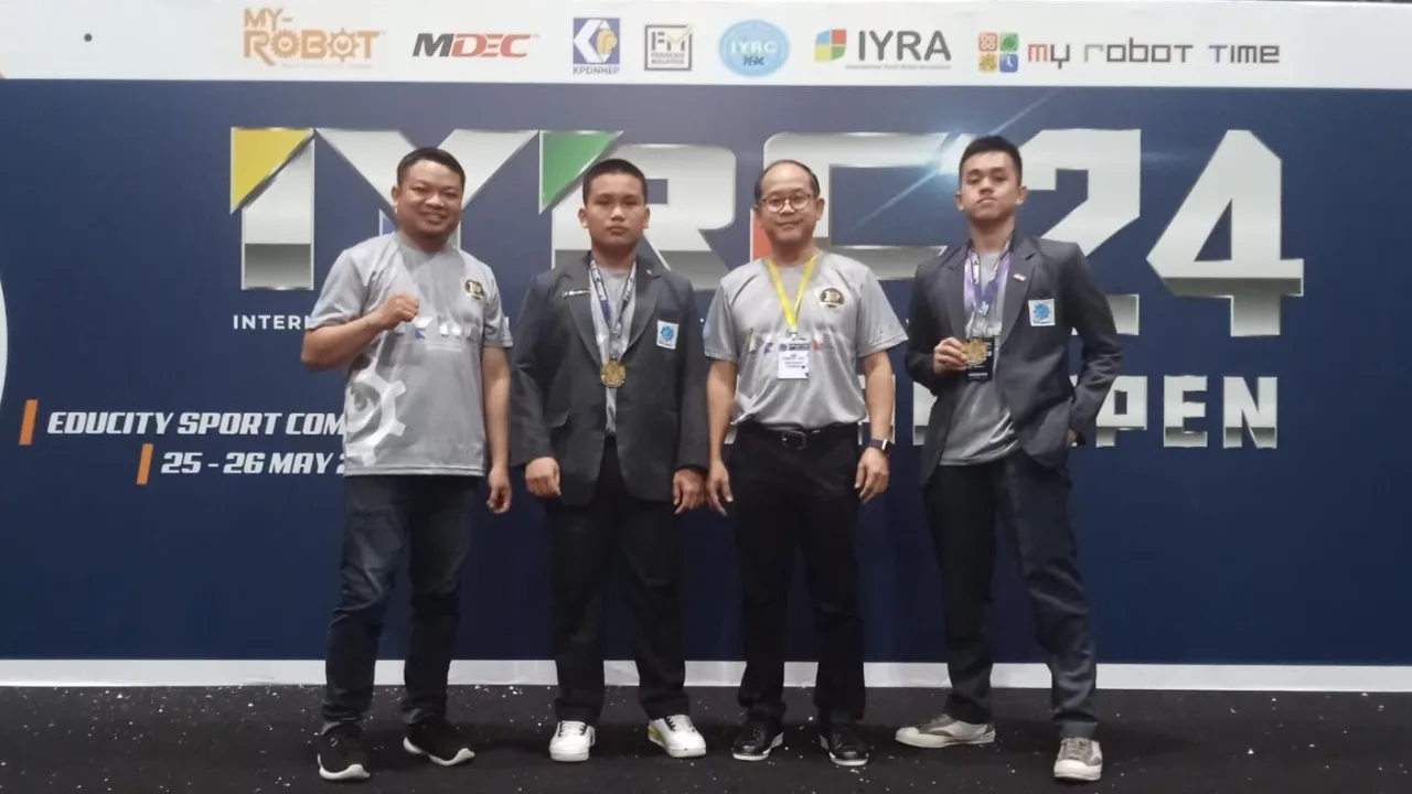 Tim Robotika MAN Insan Cendekia OKI Ukir Prestasi Gemilang di Ajang International Youth Robot Competition 2024