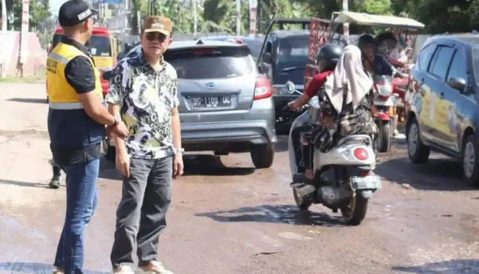 Jalan Tegal Binangun Banyuasin Rusak Lagi, Pj Bupati Janjikan Perbaikan Permanen Segera