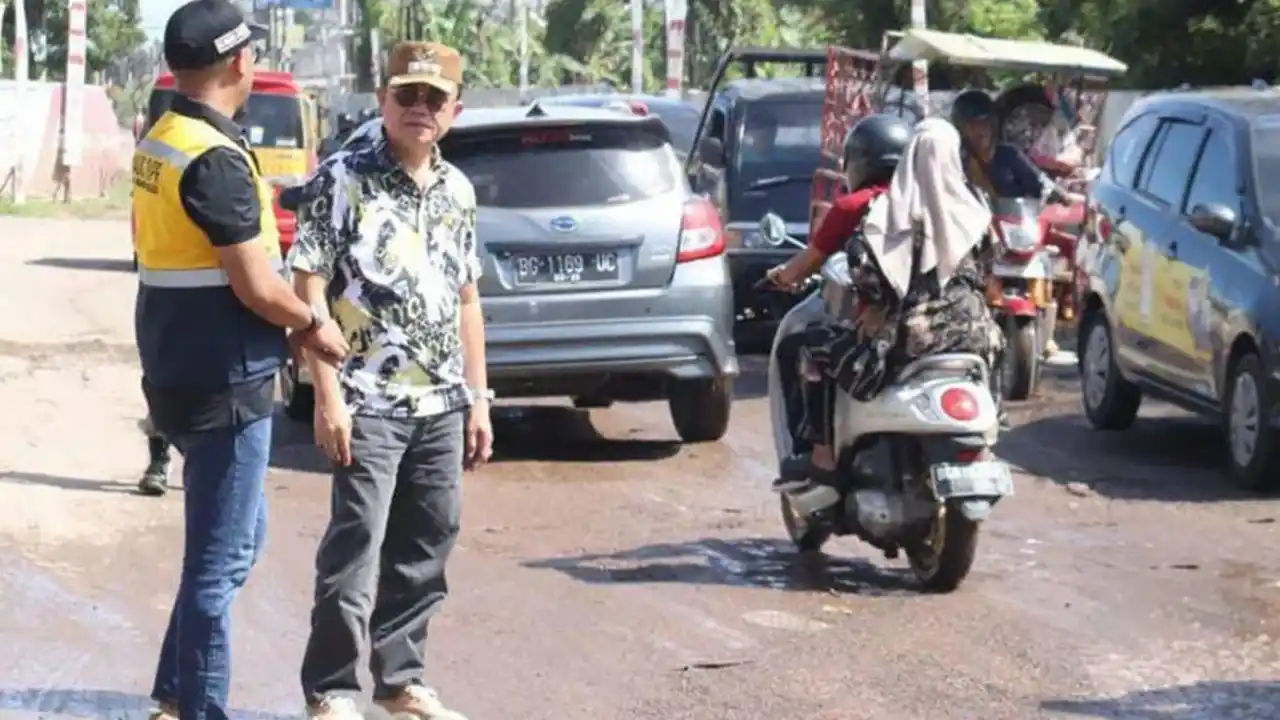 Jalan Tegal Binangun Banyuasin Rusak Lagi, Pj Bupati Janjikan Perbaikan Permanen Segera