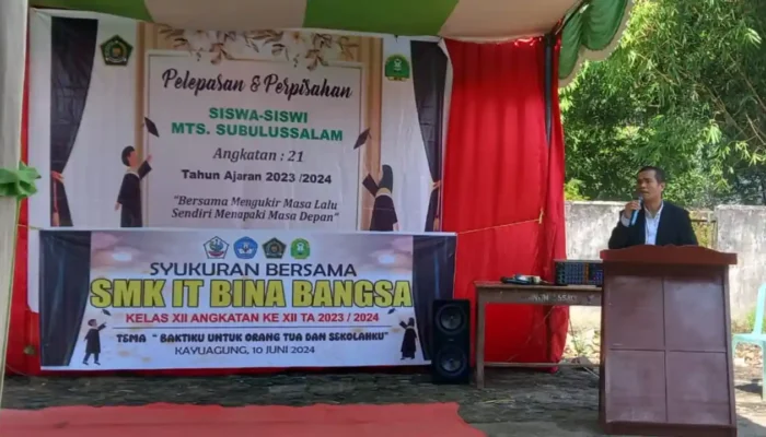 Kepala SMK Bina Bangsa Kayuagung, Ahmad Bermawi, S.Pd., M.Pd