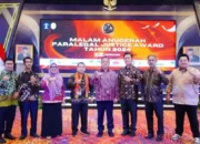 Lurah Serasan Jaya, Musi Banyuasin, Raih Dua Penghargaan Bergengsi di Ajang Paralegal Justice Award 2024