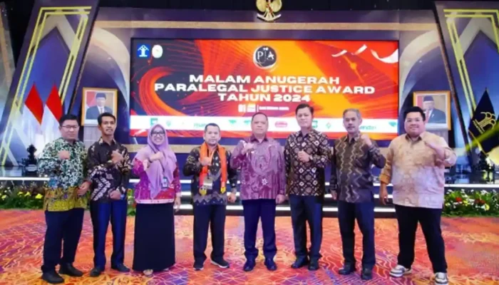 Lurah Serasan Jaya, Musi Banyuasin, Raih Dua Penghargaan Bergengsi di Ajang Paralegal Justice Award 2024