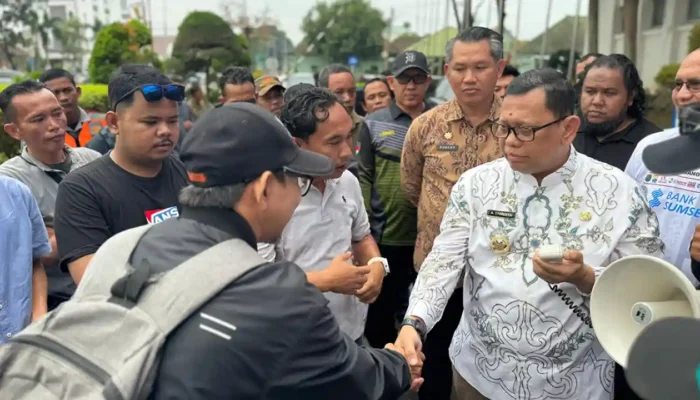 Pj Wali Kota Palembang A. Damenta Hadapi Aksi Demo, Janji Bongkar Bangunan Liar