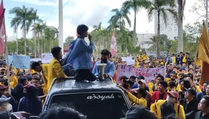 Mahasiswa Palembang Kepung DPRD Sumsel, Tuntut Keadilan Demokrasi