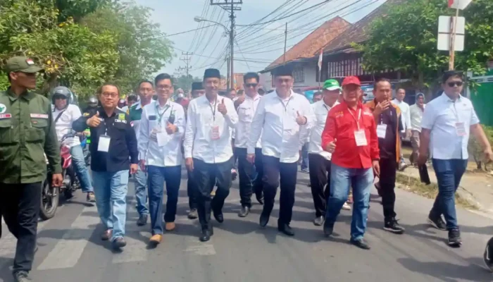 Pasangan JADI Daftar ke KPU OKI dengan Arak-arakan Meriah, Diiringi Musik Tanjidor dan Atraksi Silat