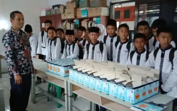 Mengatasi Keteserapan dan Penempatan Lulusan SMK Bina Bangsa Melalui Program Teaching Factory dengan Produksi Lampu LED