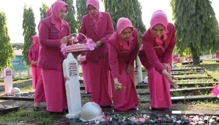 Bhayangkari Sumsel Ziarah dan Tabur Bunga di TMP Ksatria Ksetra Siguntang, Refleksi dan Penghormatan bagi Pahlawan