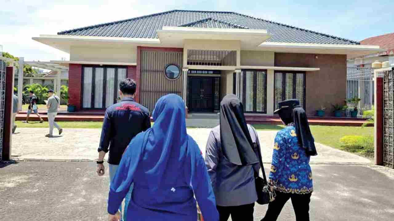 Kejati Sumsel Sita Rumah Mewah di Jalan Mayor Ruslan, Palembang, Terkait Kasus Korupsi Aset Yayasan BHS