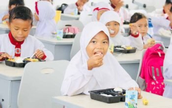 Polda Sumsel Implementasikan Program Makan Siang Gratis dan Bergizi untuk Siswa SD, Wujudkan Generasi Emas Indonesia