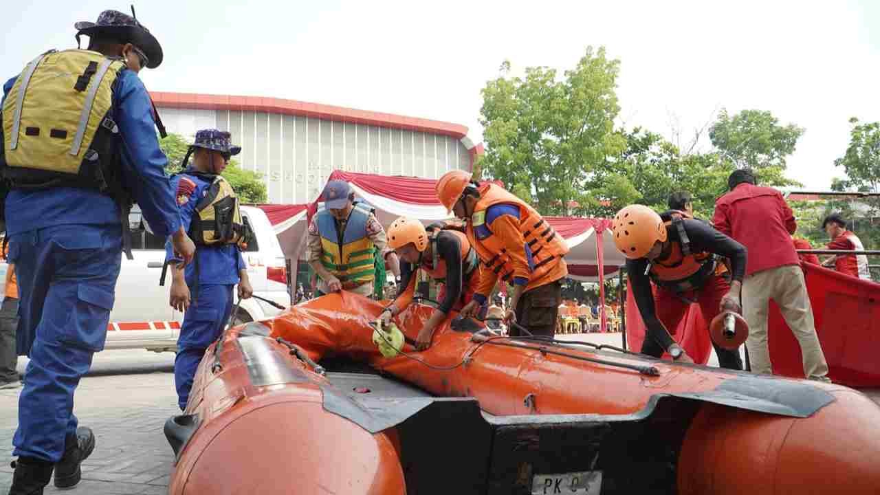 Sumatera Selatan Siaga Bencana, Pj Gubernur Pimpin Apel dan Simulasi Banjir, Tekankan Pentingnya Mitigasi dan Kesiapsiagaan