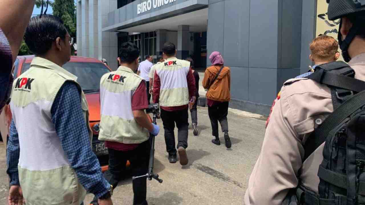 KPK Geledah Kantor Gubernur Bengkulu, Dalami Kasus OTT Dugaan Pemerasan