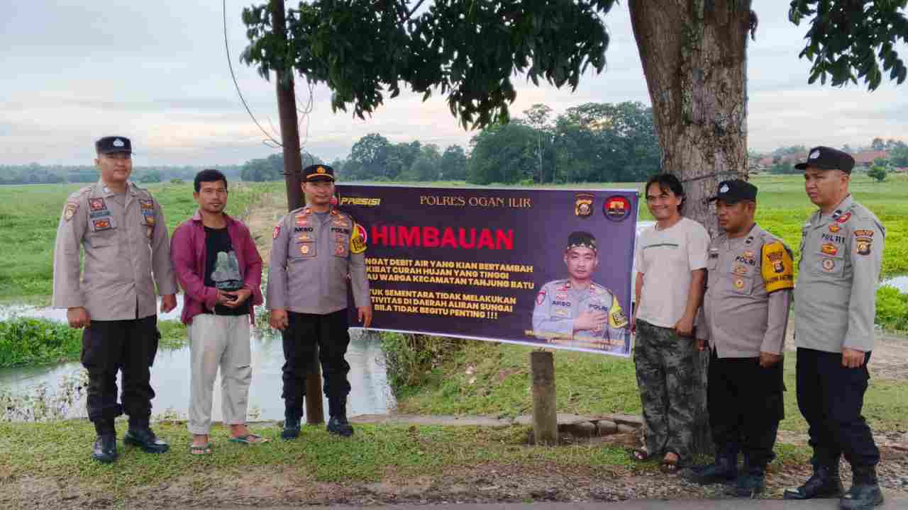 Cegah Korban Tenggelam, Polsek Tanjung Batu Pasang Spanduk Imbauan di Lokasi Rawan Sekitar Sungai