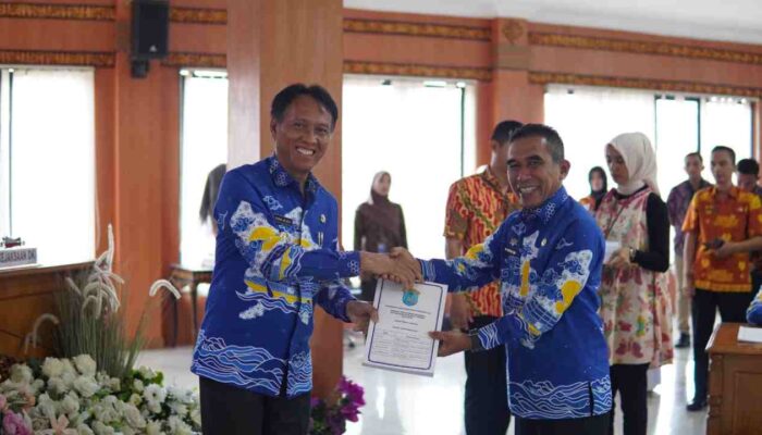 Pj Bupati OKI Asmar Wijaya Serahkan DPA 2025, Tekankan Efisiensi Anggaran dan Belanja Produktif untuk Rakyat