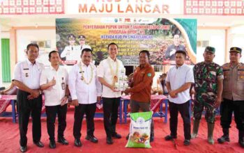 Gercep Bupati Muchendi Salurkan Pupuk untuk Petani Sawit OKI, Program Prioritas Terealisasi