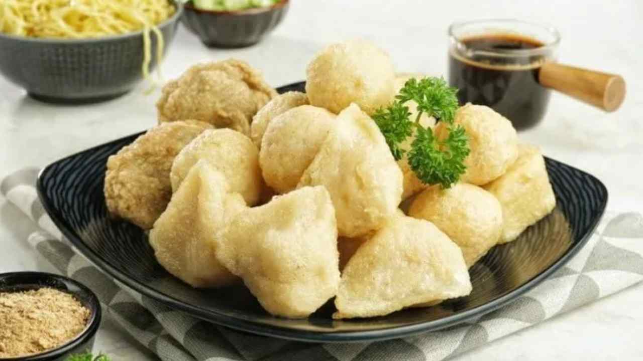 Pempek Dos, Si Gurih Merakyat, Primadona Takjil Palembang yang Melegenda