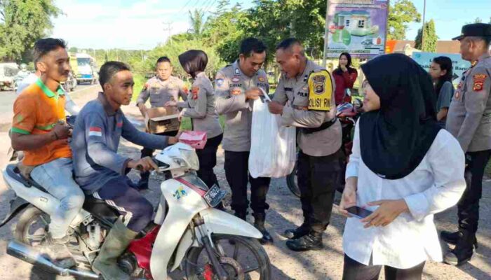 Polres Ogan Ilir Ulurkan Berkah Ramadan di Jalan Lintas, Takjil Gratis untuk Pengendara yang Berpuasa