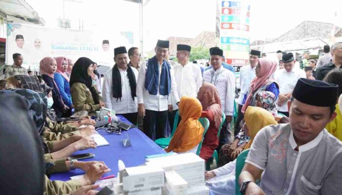 Safari Ramadan Bupati OKI di Desa Bubusan, Sentuhan Humanis Pemkab OKI, Serap Aspirasi, Berbagi Berkah, dan Layani Kesehatan Warga