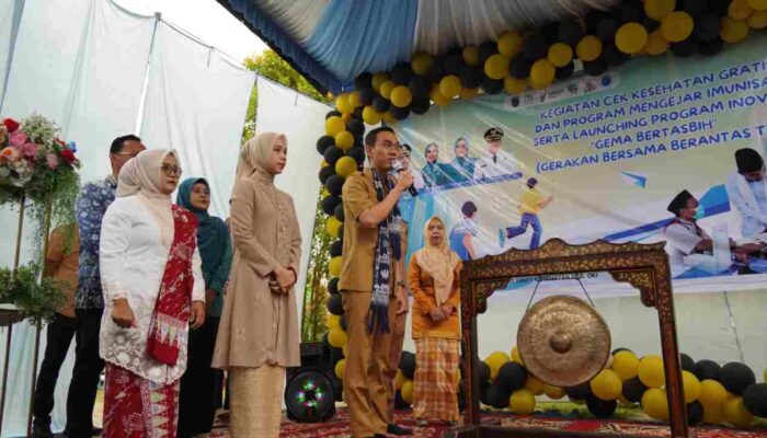 Bupati OKI, H. Muchendi, turut hadir dan membuka secara simbolis kegiatan pelayanan KB MKJP serentak
