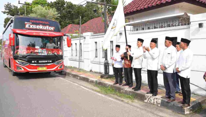 Bupati Muchendi Lepas Kafilah OKI untuk STQH Sumsel: Targetkan Peningkatan Prestasi dan Jaga Adab