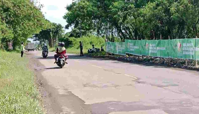 Jelang Kunjungan Presiden Prabowo, Jalan di Banyuasin yang Dikenal Penuh Sampah dan Berlubang Mendadak Bersih dan Diaspal
