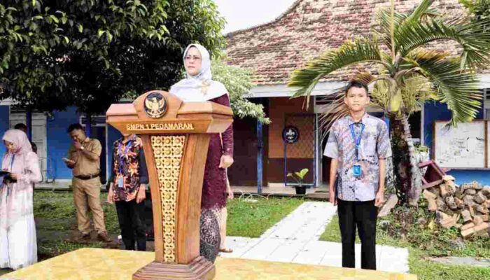 Kepala SMPN 1 Pedamaran, Lindawati SH M.Pd