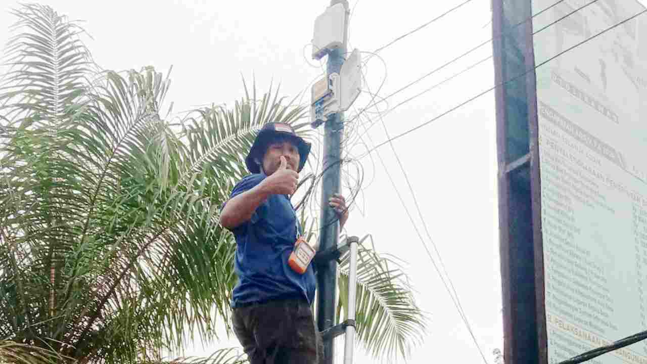 Atasi Blankspot, Desa Pangkalan Tungkal Muba Manfaatkan Dana Desa untuk Pasang Internet Starlink
