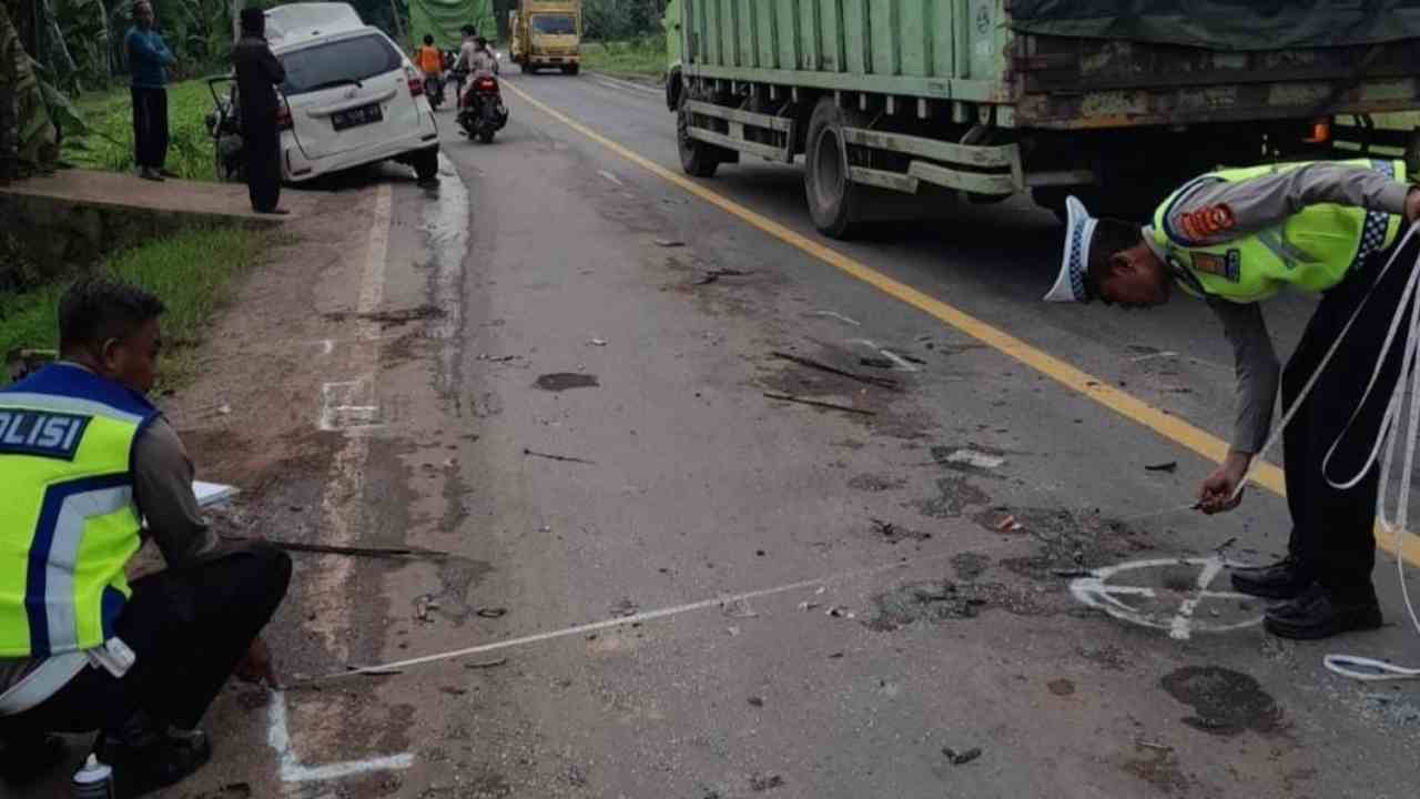 Avanza Hantam Truk Parkir di Jalinteng Sekayu-Betung, Dua Penumpang Tewas di RSUD Sekayu
