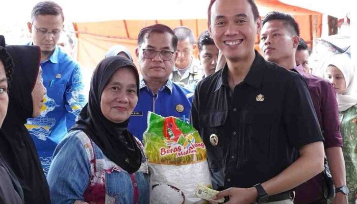 Kendalikan Inflasi, Bupati OKI Ajak Masyarakat Beli Beras Lokal “Kajang”