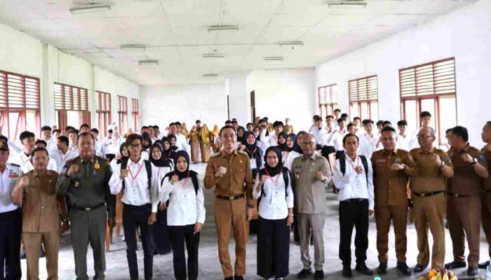 Melalui Dinas Tenaga Kerja dan Transmigrasi (Disnakertrans), Pemkab OKI menggelar Pelatihan Kejuruan Berbasis Kompetensi yang diikuti oleh 64 peserta.