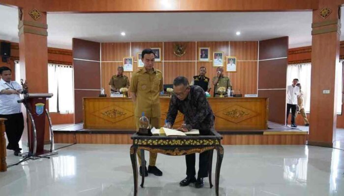 Pemerintah Kabupaten Ogan Komering Ilir (OKI) mengambil langkah strategis untuk meningkatkan penyerapan tenaga kerja lokal.