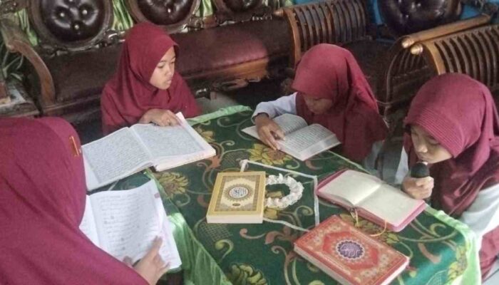 Selain fokus pada akademis dan prestasi kompetisi, SDN 5 Tugumulyo Lempuing juga memahami pentingnya pengembangan minat dan bakat siswa melalui kegiatan di luar jam pelajaran.