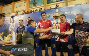 Duel Eksekutif di Kejurda Bulutangkis Muba: Pasangan Bupati Toha/Kades Sereka Sabet Juara 1, Buktikan Kekompakan di Lapangan