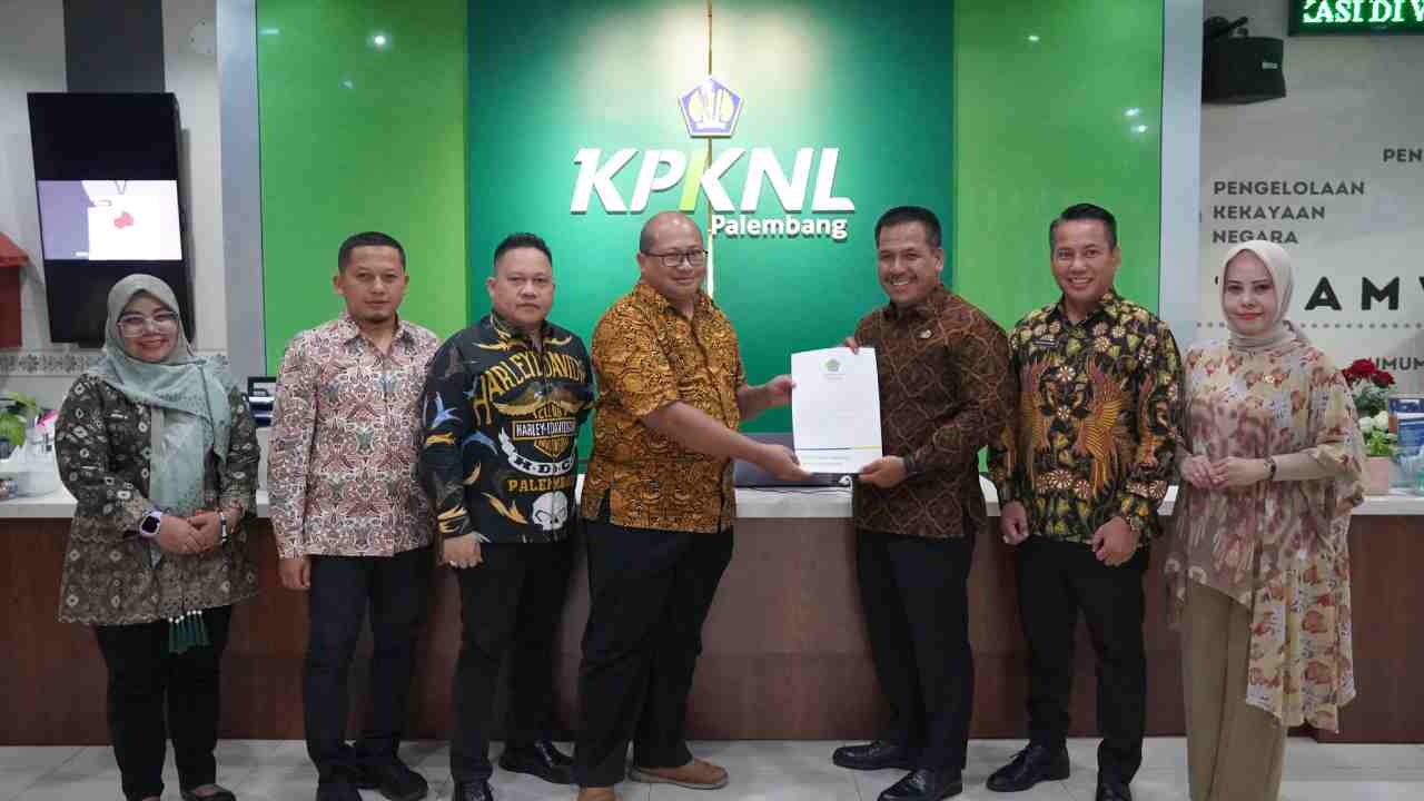 Genjot PAD dan Tata Aset, Pemkab OKI Lelang 16 Kendaraan Dinas dan 3 Paket Aset Scrap