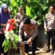 Jelang HUT Bhayangkara ke-79, Kakor Binmas Polri Ziarahi Makam dan Anjangsana Keluarga Dua Polisi Anumerta di OKU Timur